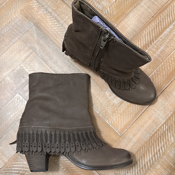 NEW Naughty Monkey Swing Low Taupe Boho Fringe Leather Block Heel Ankle Boot - Picture 9 of 16